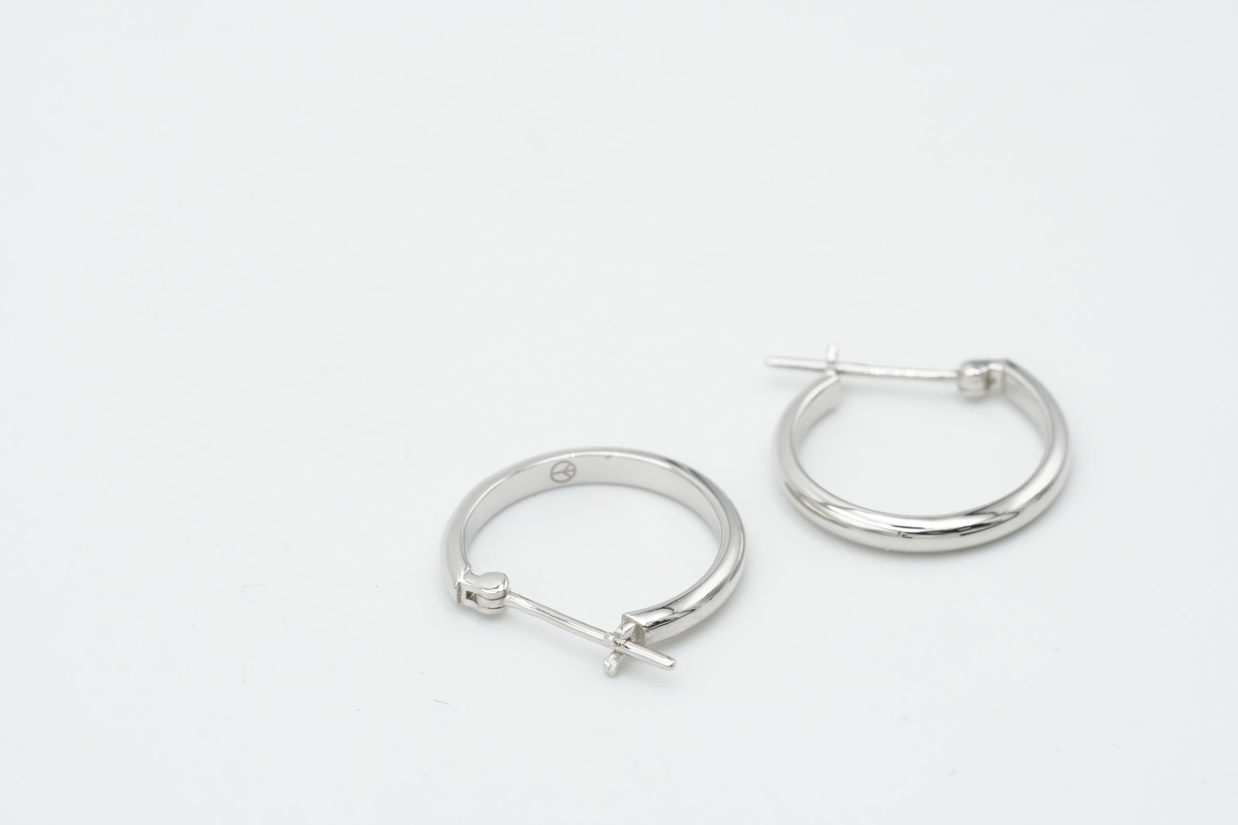 Peace Hoop フープピアス（両耳用）｜ラボグロウンダイヤモンド専門